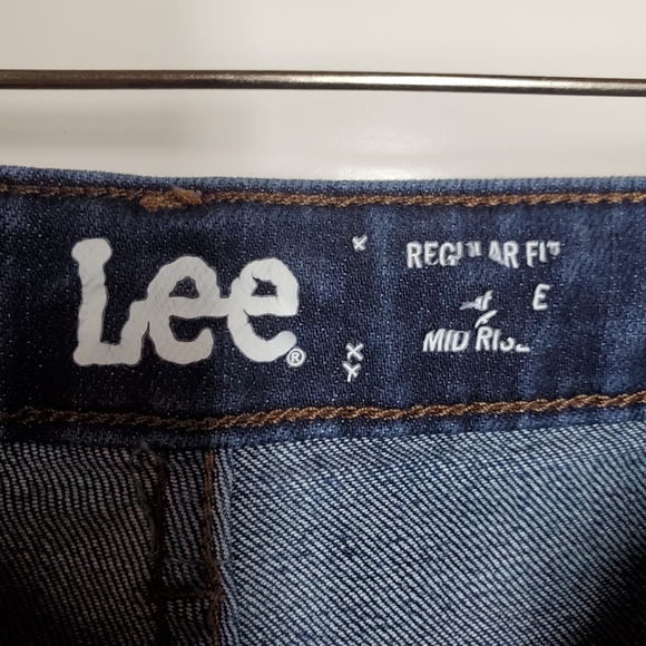 Lee Regular Fit Mid Rise Jeans. Size 22M - Picture 4 of 5